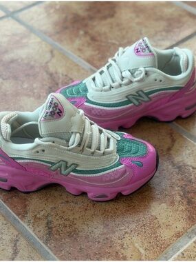 New Balance women White, Pink & Green Chunky Sneakers